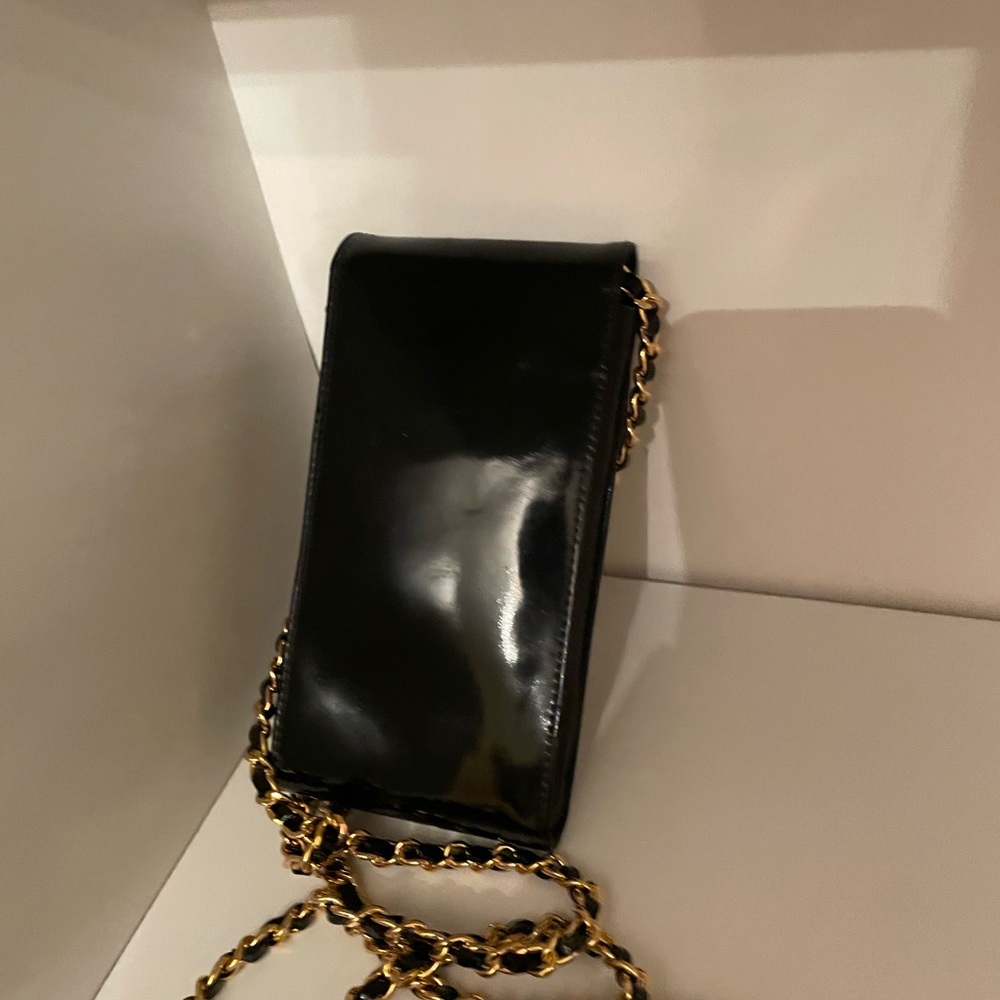 Chanel vintage patent cell phone holder - Picture 9 of 13